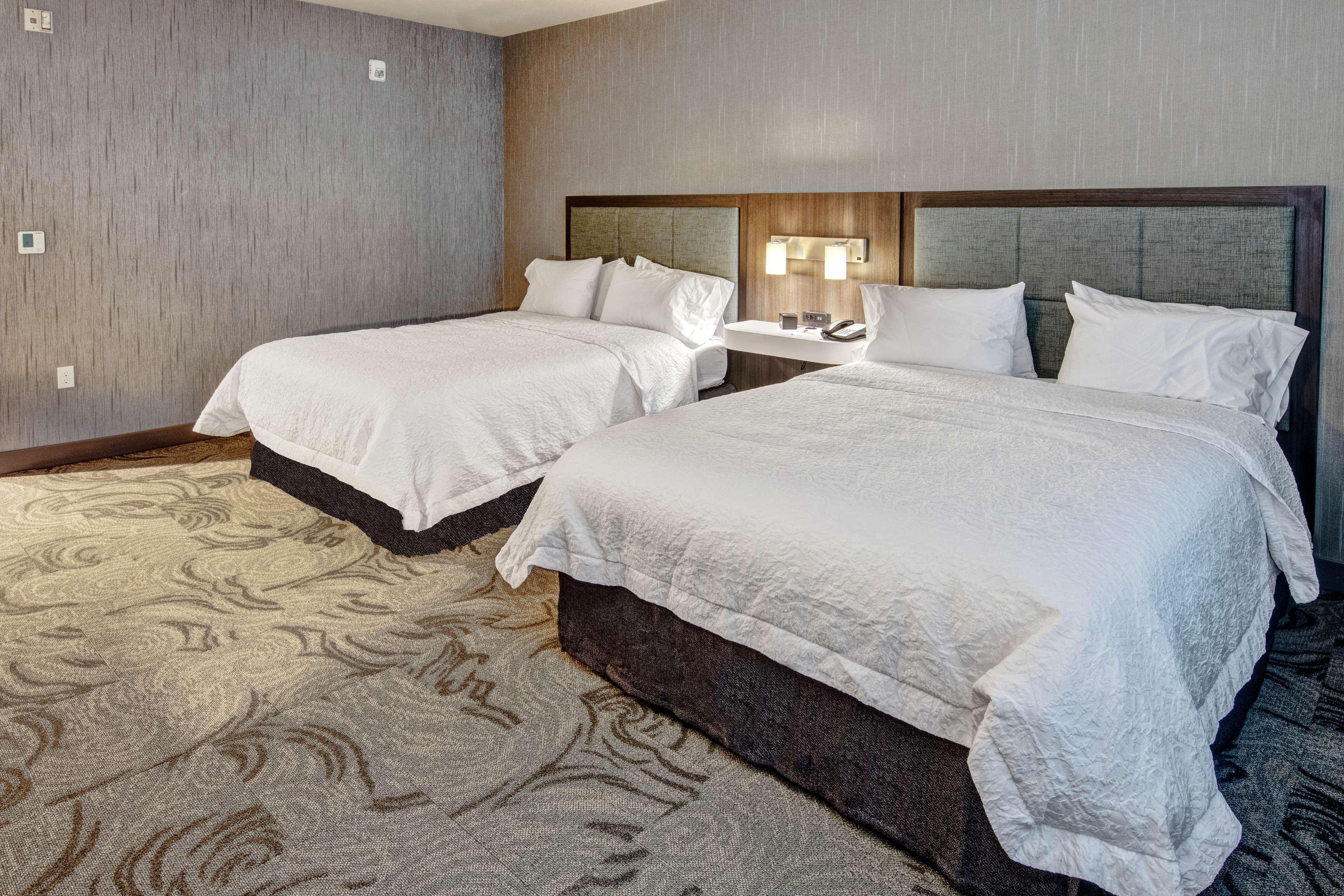 Hampton Inn Fresno Airport Экстерьер фото
